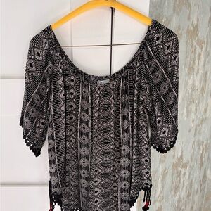 Black and White Patterned Women's Top